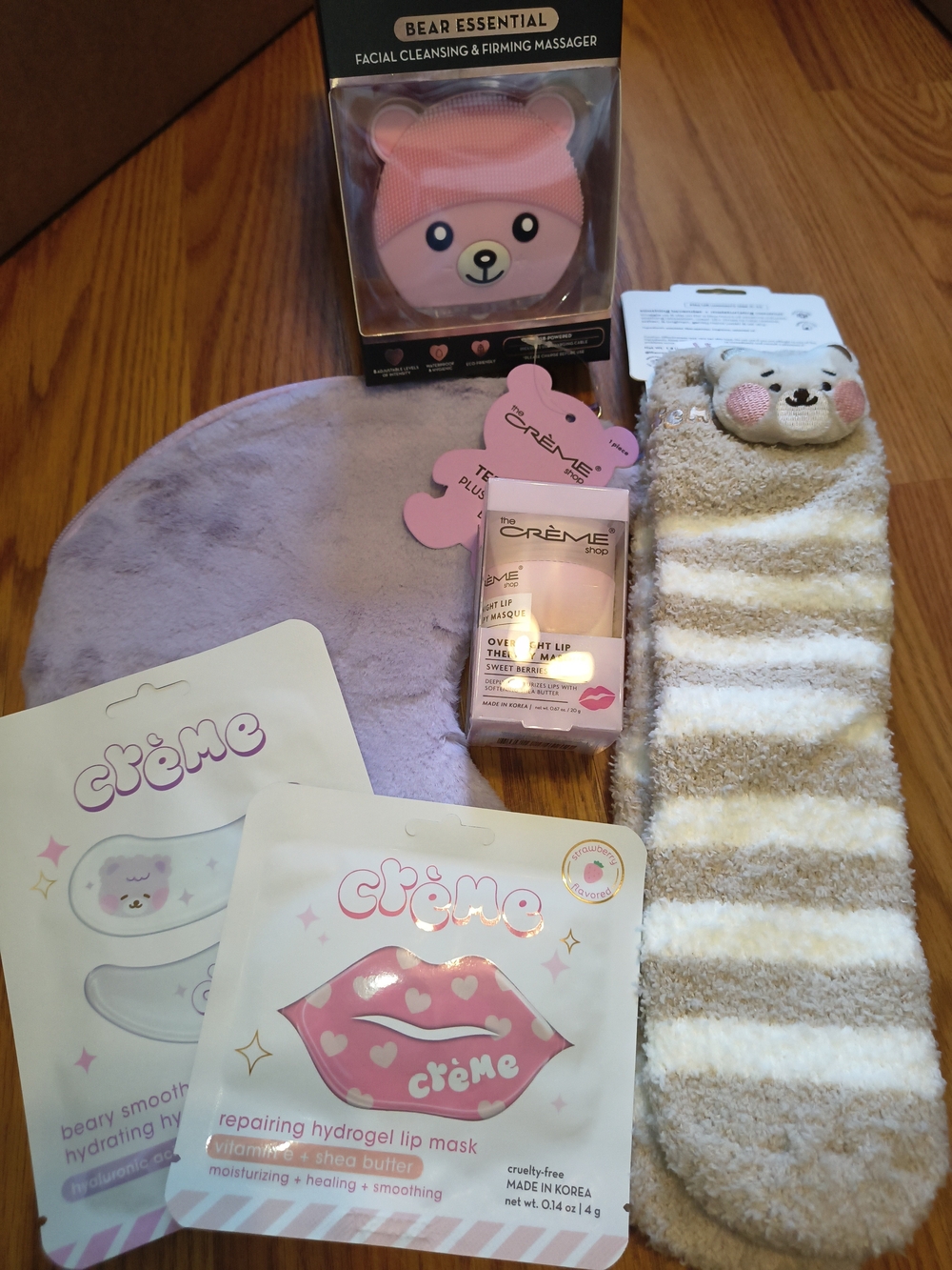 Crème Pink Facial Cleansing Bear Massager and Lip Care Set